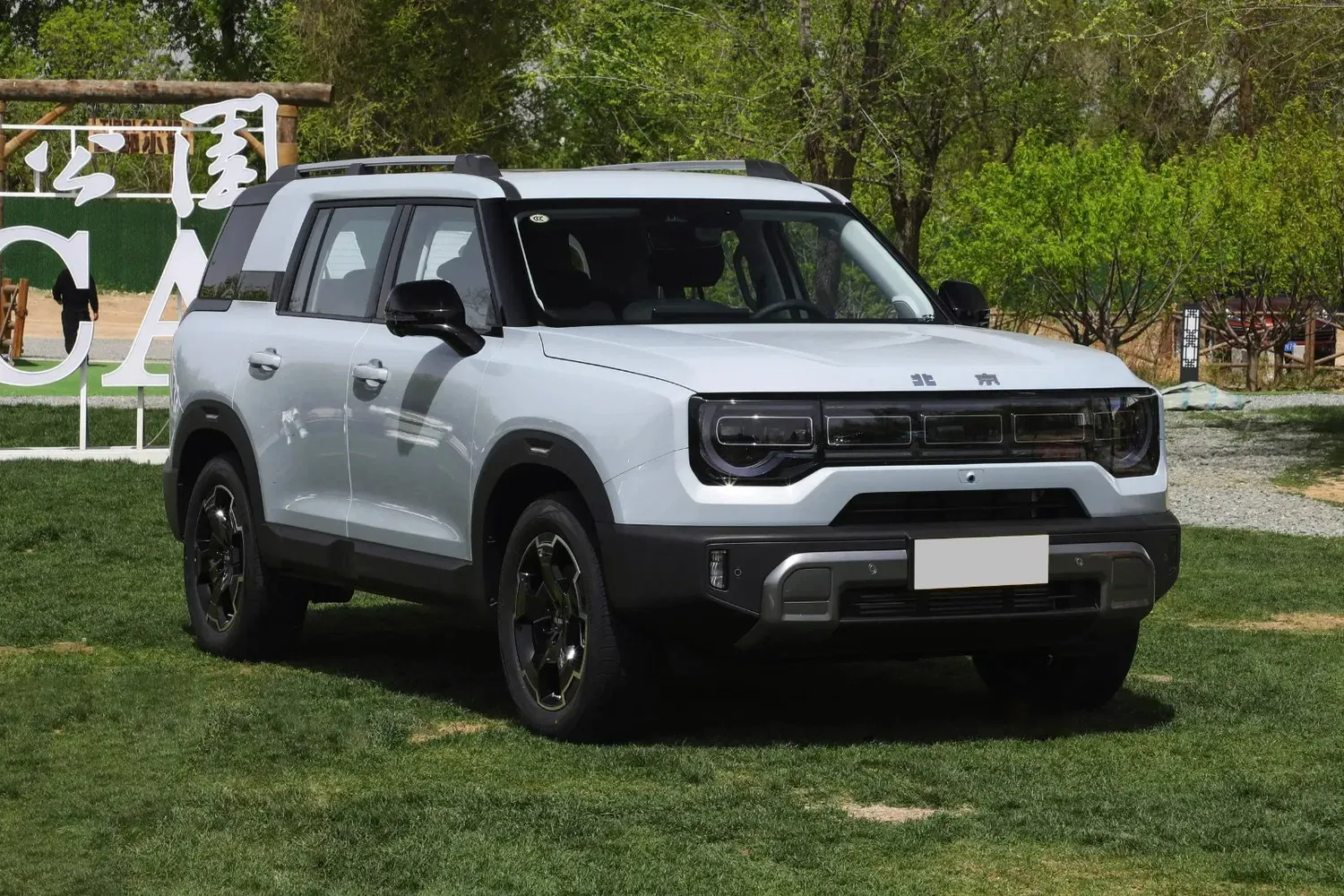 imgi_18_Baic-Motor-Beijing-Bj30-SUV-Gasoline-Cars-1-5t-Light-off-Road-Petrol-SUV-Car-Secon BAIC BJ30 - Buy Direct From China | Chinese Cars in Angola - Image 1